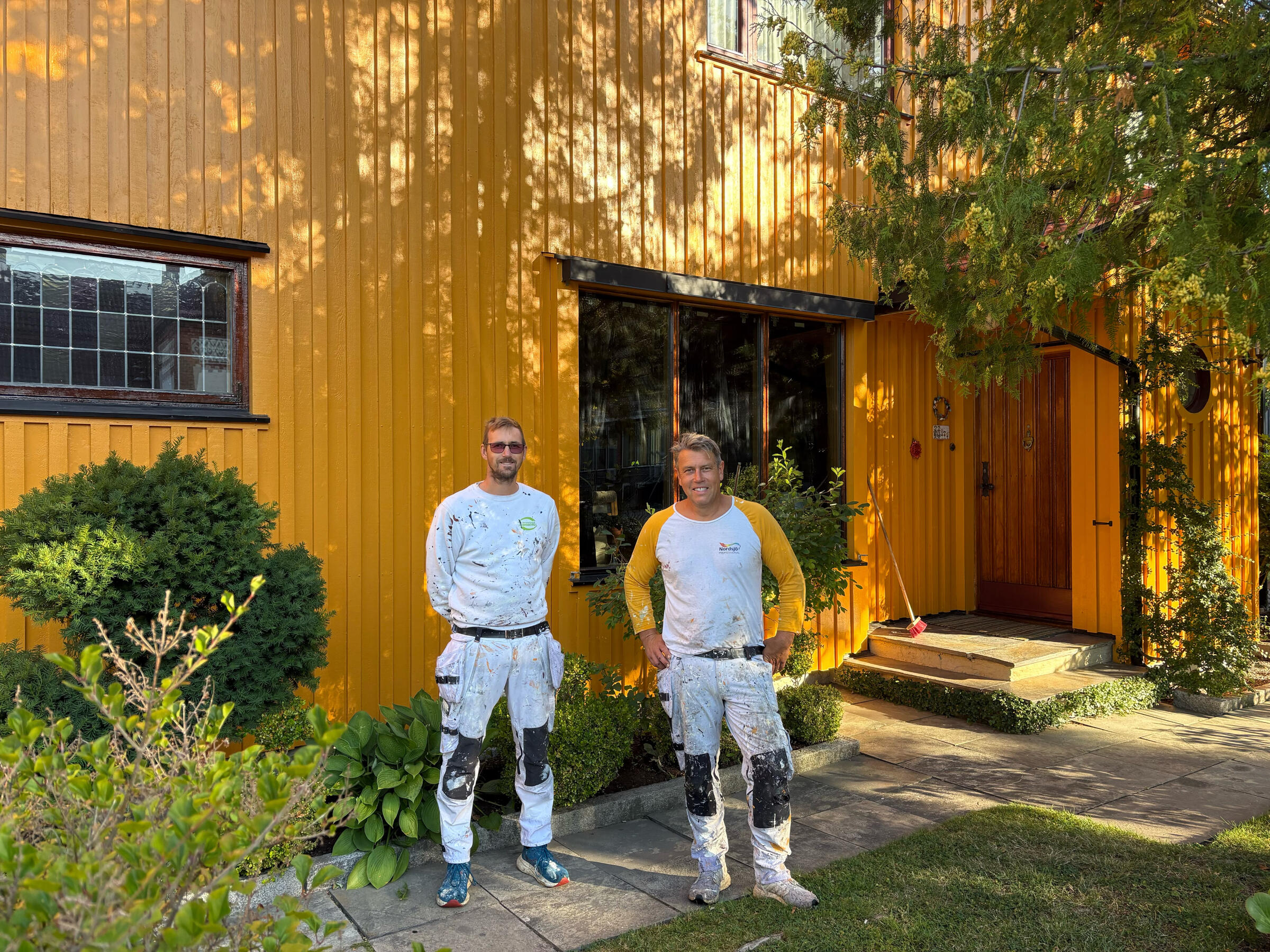 Malermestrene Forsberg AS - Om oss - David og Tommy Forsberg - Malermester i Østfold - Malerfirma i Sarpsborg i Østfold Malermestrene Forsberg AS - Maler og gulvbelegg i Sarpsborg - David og Tommy Forsberg - Malermester i Østfold - Malerfirma i Sarpsborg i Østfold